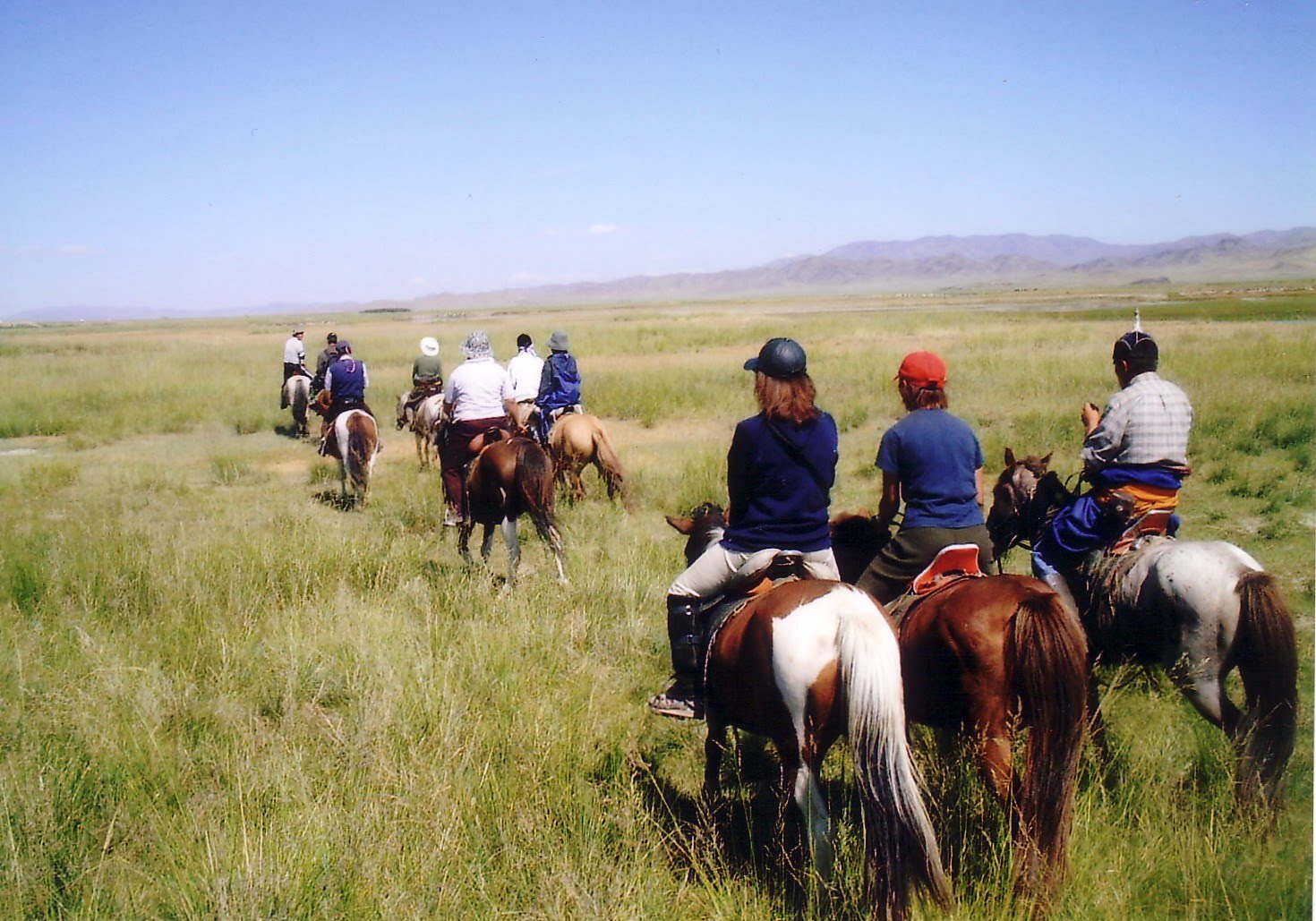 モンゴル４ ６日間 大草原で乗馬 遊牧民訪問 ウンドゥルシレットリバーサイドキャンプ